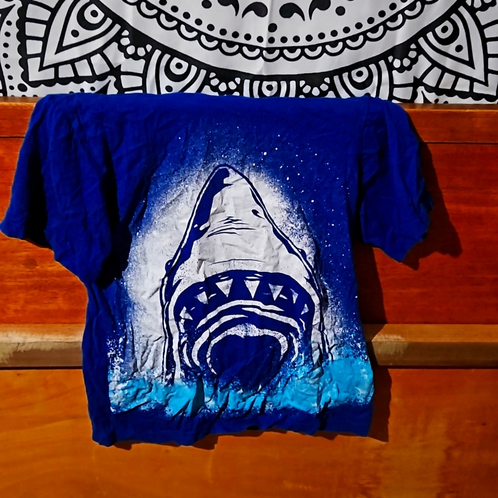 Boys 7/8 shark tee
